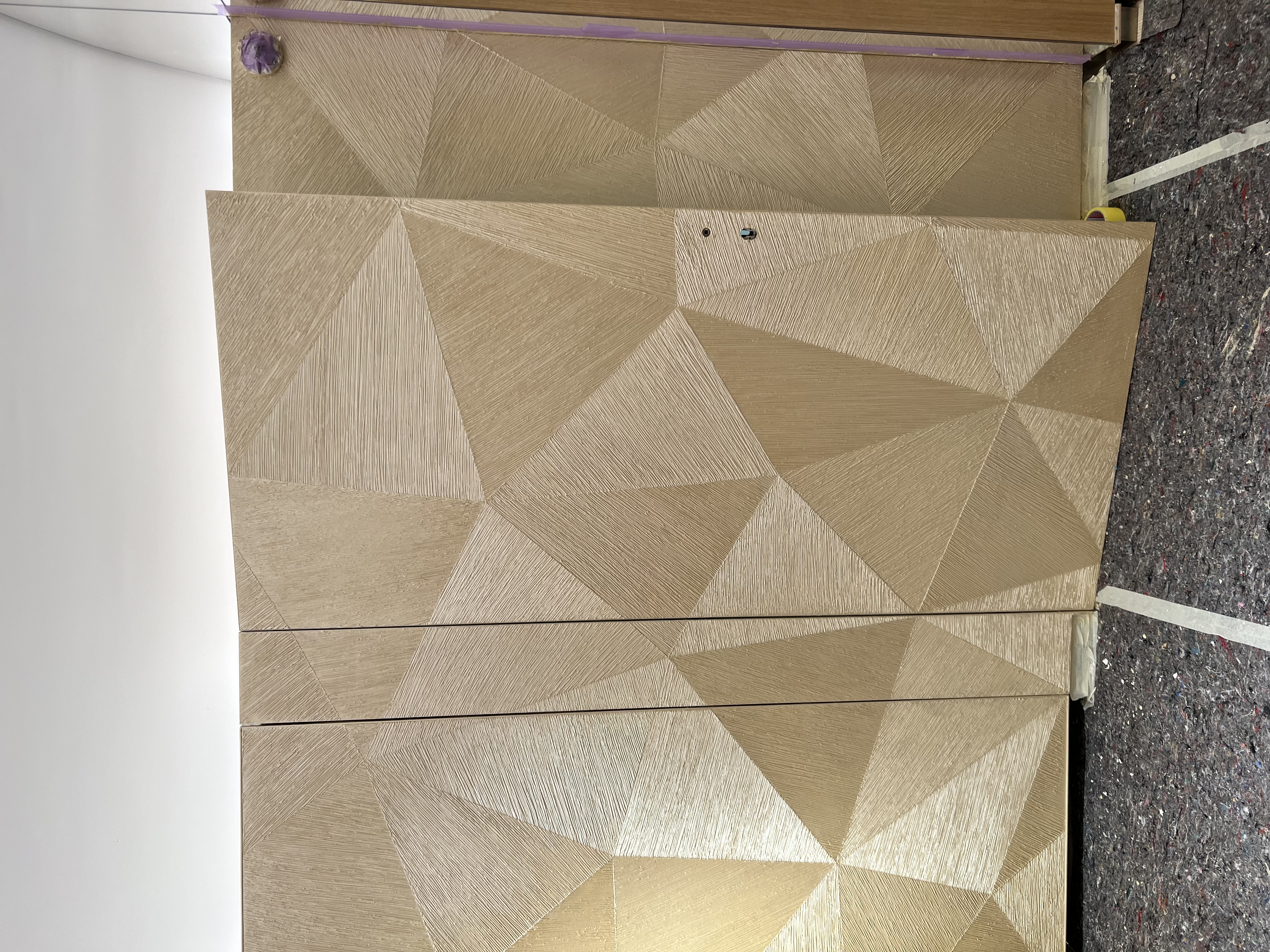Enduit décoratif texture sur mur intérieur, réalisation PEREINOV Paris